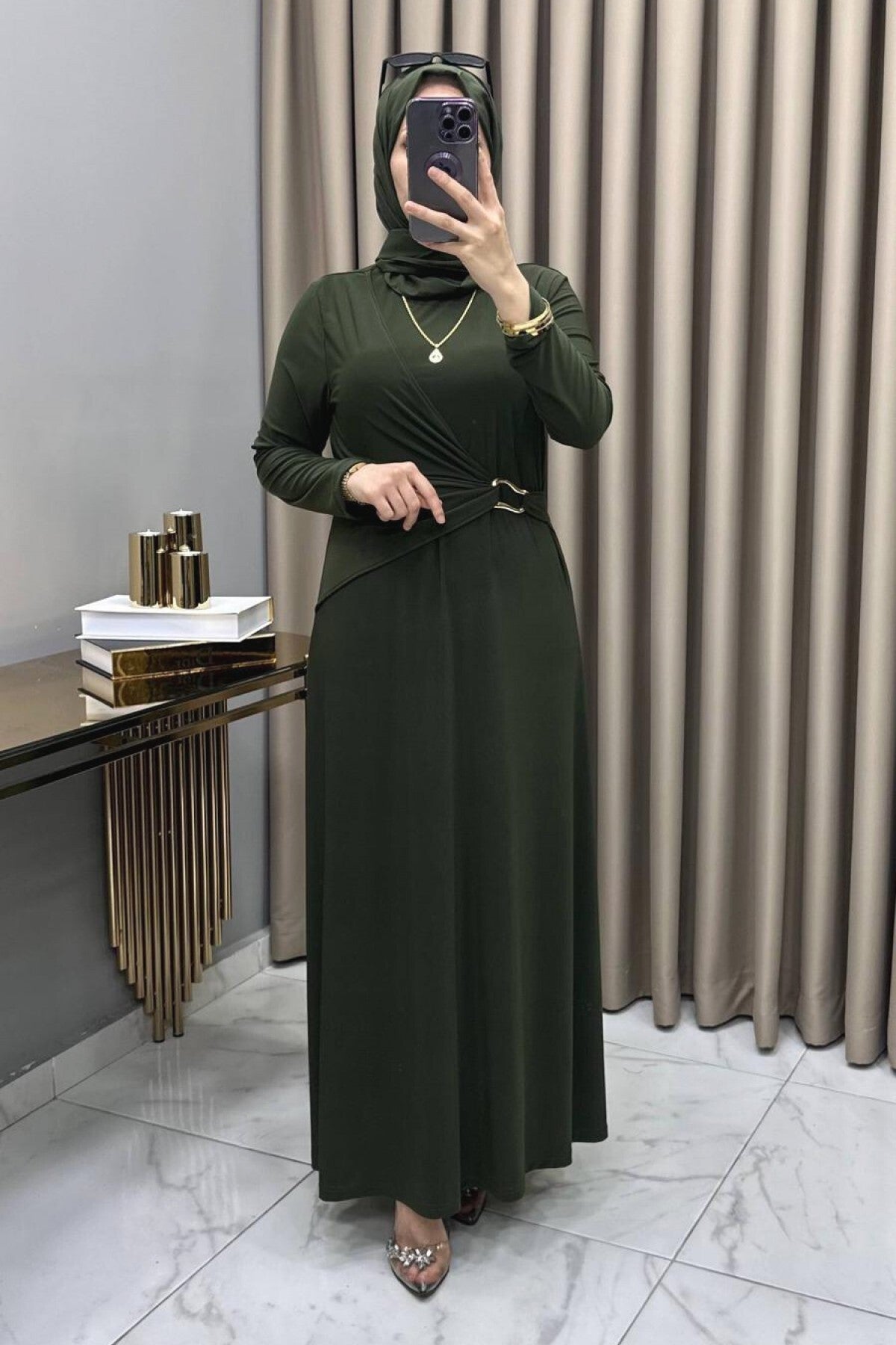 Hadise Elbise Haki Sandy Kumaş Bel Aksesuar Detaylı Elbise