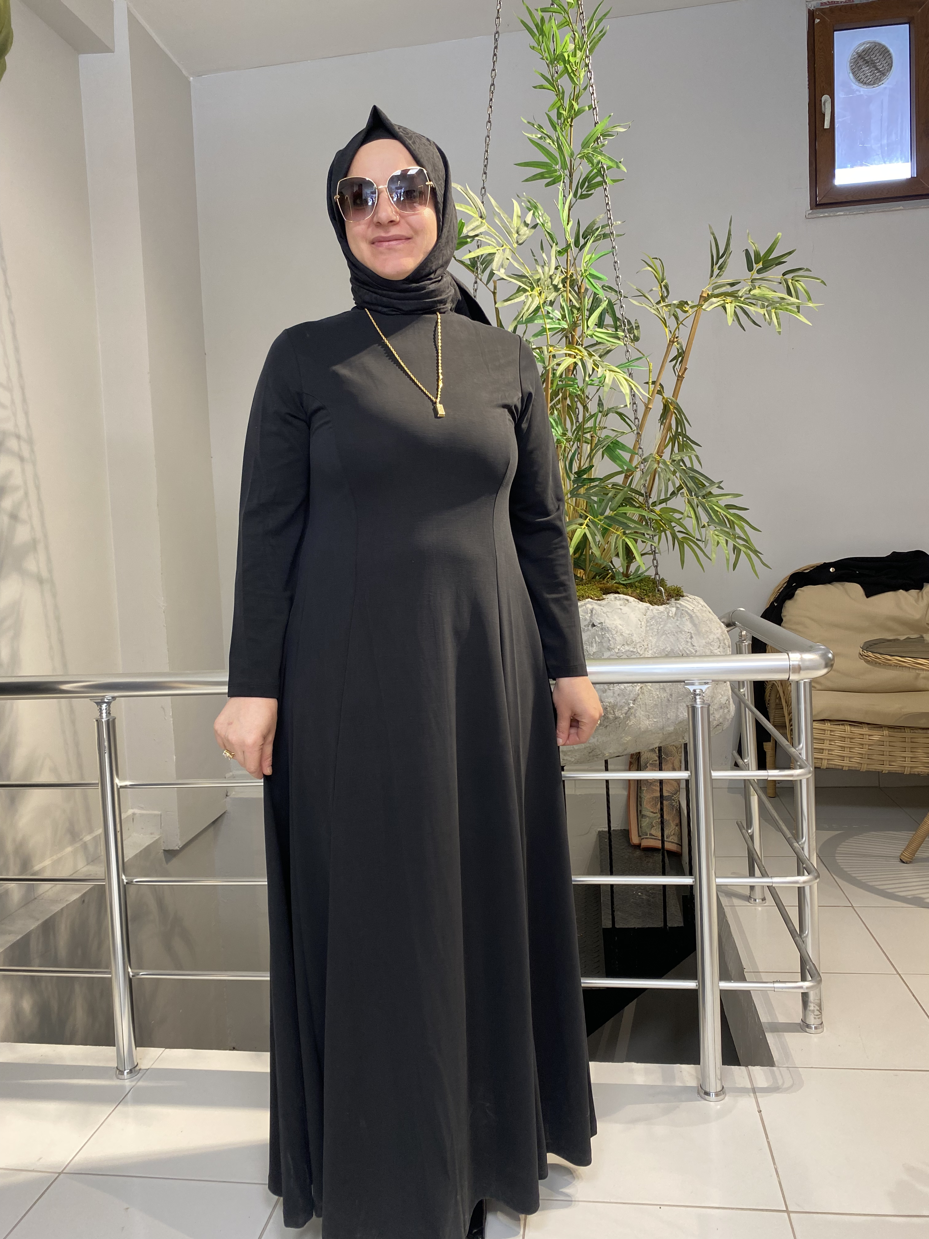 Asil Duruş Siyah Elbise