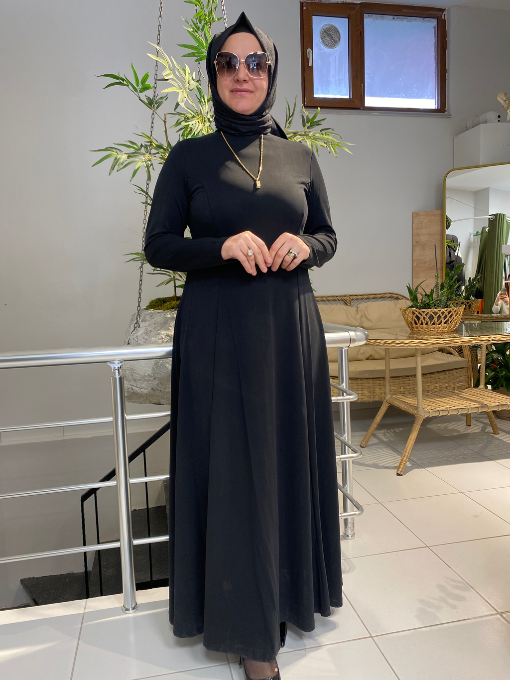 Asil Duruş Siyah Elbise