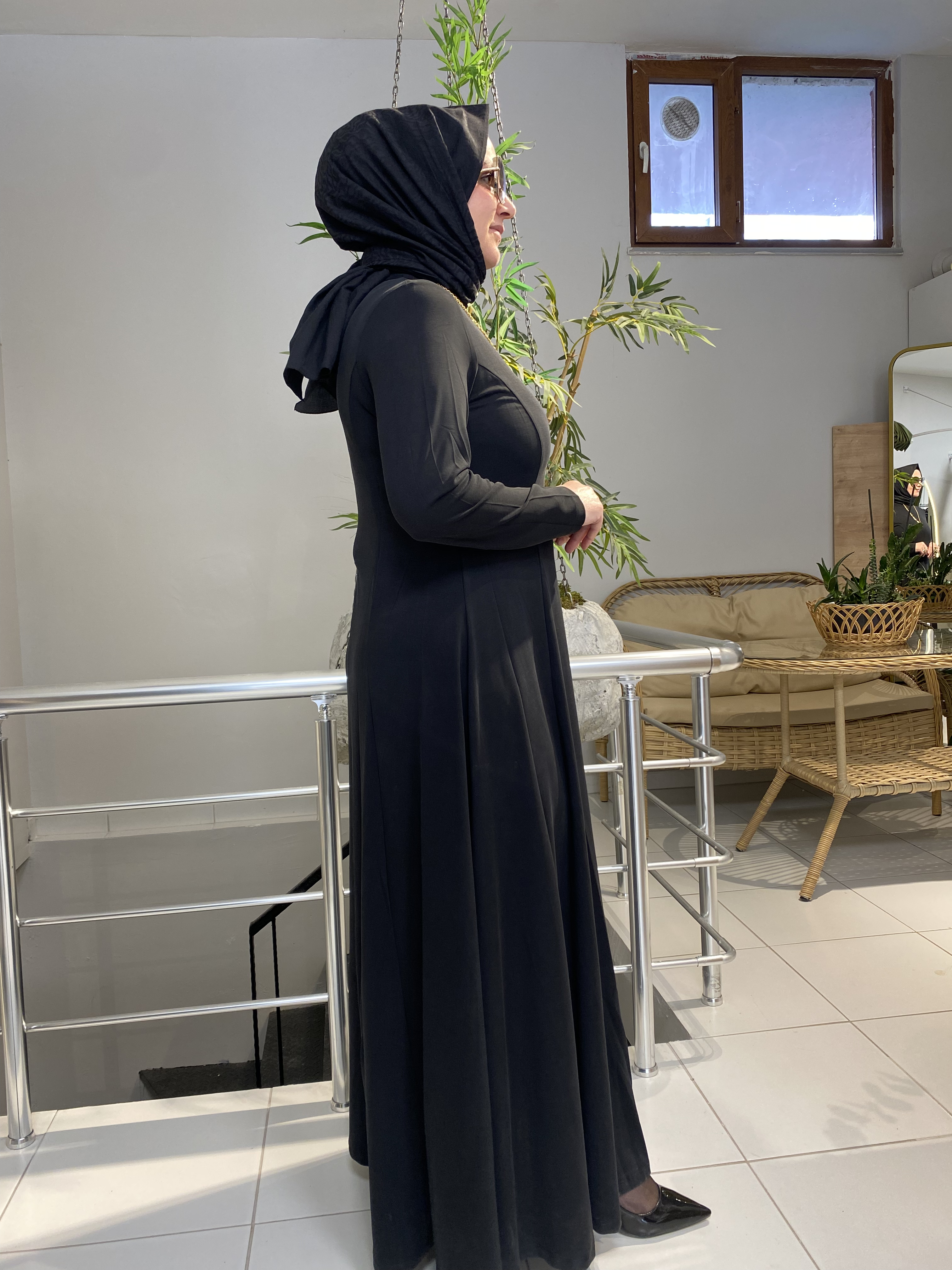 Asil Duruş Siyah Elbise